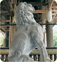 石造獅子像(東方)