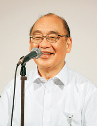 受講者を激励する知事