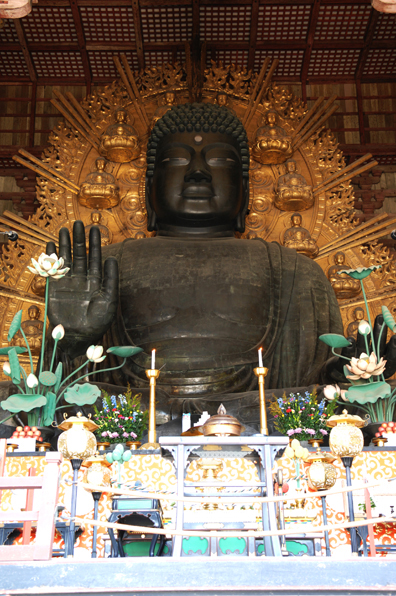 古の大伽藍を偲ぶ 大仏殿前 ますます訪ねたくなる東大寺