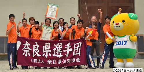 えひめ国体　馬術で総合優勝した奈良県チームの様子