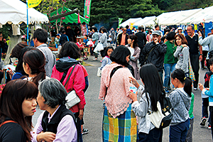 毎年5月に開催する神野山つつじ祭り