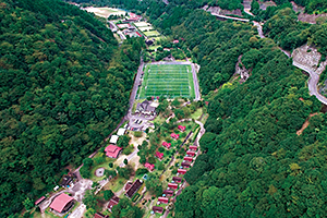 サッカーの合宿、キャンプ等で年間12万人以上が訪れる「下北山スポーツ公園」
