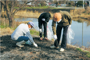 大和川流域の住民参加による大和川一斉清掃写真