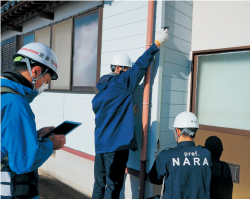 奈良県職員による建物被害認定調査の様子
