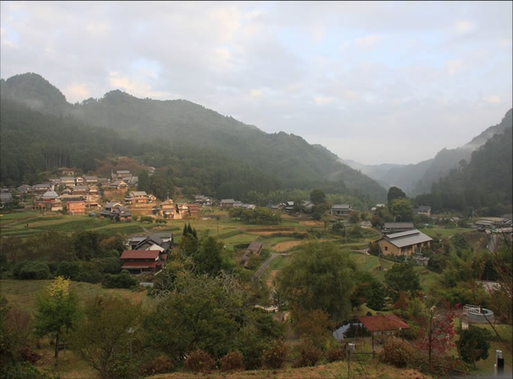 室生寺周辺の集落と山々が眺望できる室生の里
