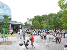 公園館前の様子