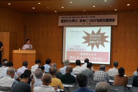 牛山教授の講演の様子