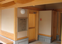 若草山山麓トイレ外観２