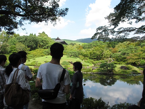 「依水園」