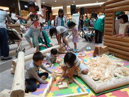 奈良の木で遊べるお家・つみき・平均台