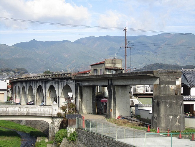 五條のまちを横切る五新鉄道跡の画像2