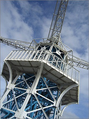 生駒山の大型遊具・飛行塔3の画像