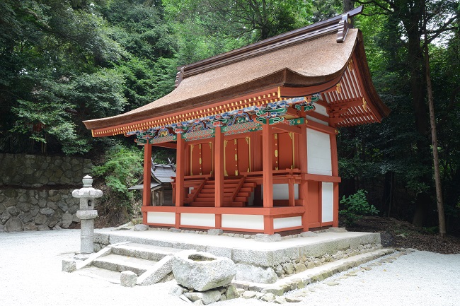 高鴨神社攝社東神社本殿　正側面全景