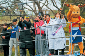 荒井知事の号砲でスタート