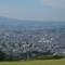 万葉歌人の愛した奈良の町を見下ろす若草山一重目