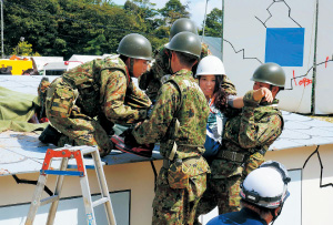 倒壊家屋からの被災者救出訓練