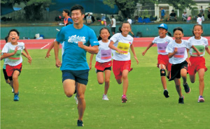 9月9日に日本人初の100m9秒台を記録した桐生祥秀選手も参加しました。