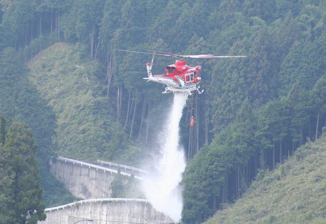 ドロップタンク散水消火訓練