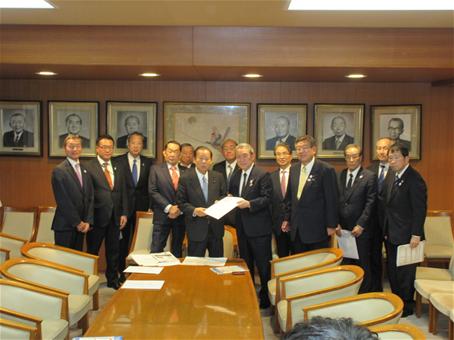 平成30年1月16日自民党二階幹事長との手交