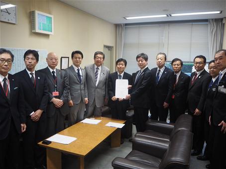 平成29年11月30日石川道路局長との手交
