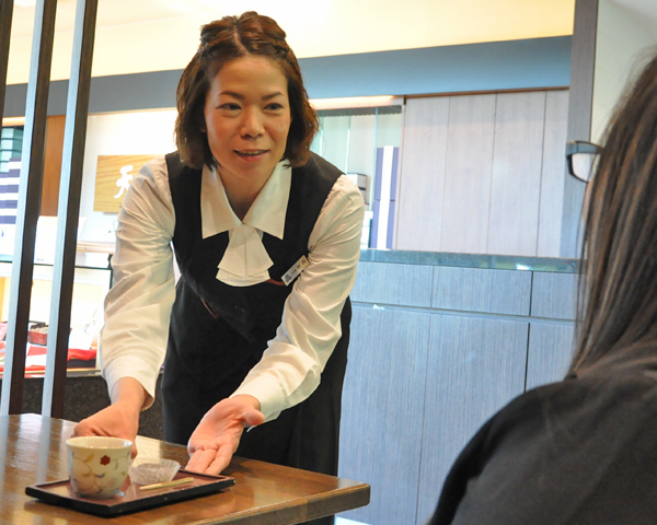 三輪本店 店長 仲西 礼子さん