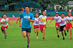 バトンをつなげ！400mリレーフェスティバル