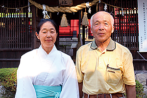 宮司の杉下さんと氏子の髙村さん