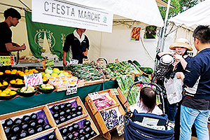 マルシェで大和野菜等を販売