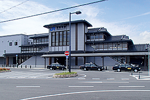 法隆寺駅と駅前広場