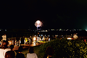 屋上庭園で花火を見よう！