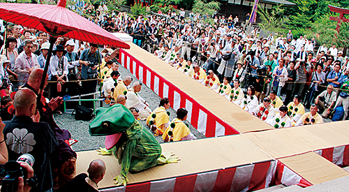 金峯山寺の蓮華会（蔵王堂の蛙とび）