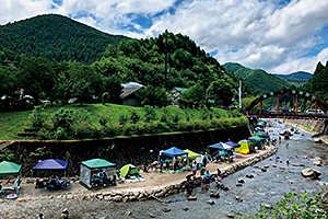 河川敷でのデイキャンプ