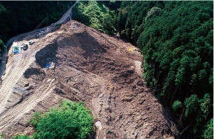 堆積土砂の崩壊現場