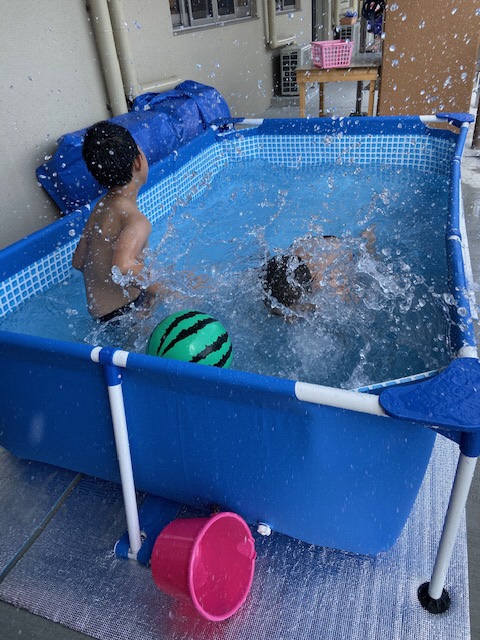 プール