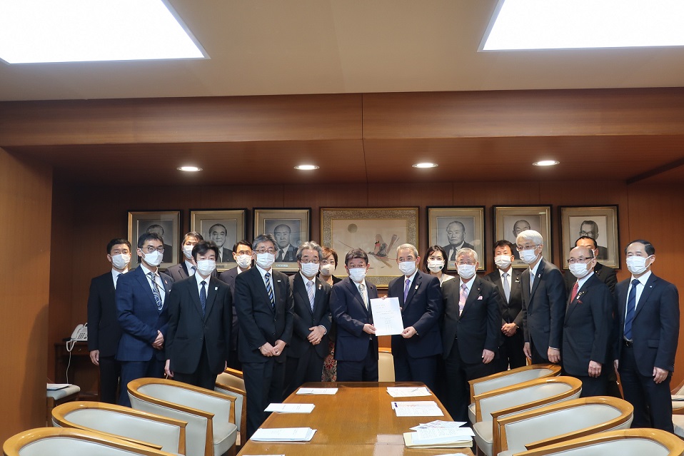 自民党