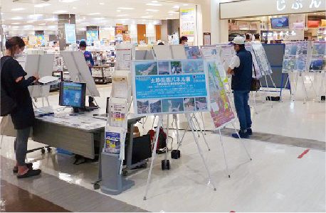 土砂災害パネル(イオンモール大和郡山)展昨年度の様子