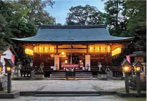 村屋坐弥冨都比売神社・中ツ道