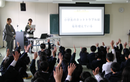 スマホ・ケータイ出前講習会の様子