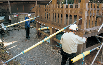 解体する前に、各部材の寸法や納まりを確認していきます。