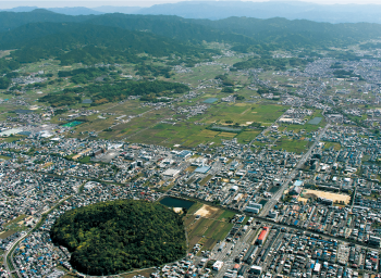 耳成山（標高139.7m）（北西から撮影）