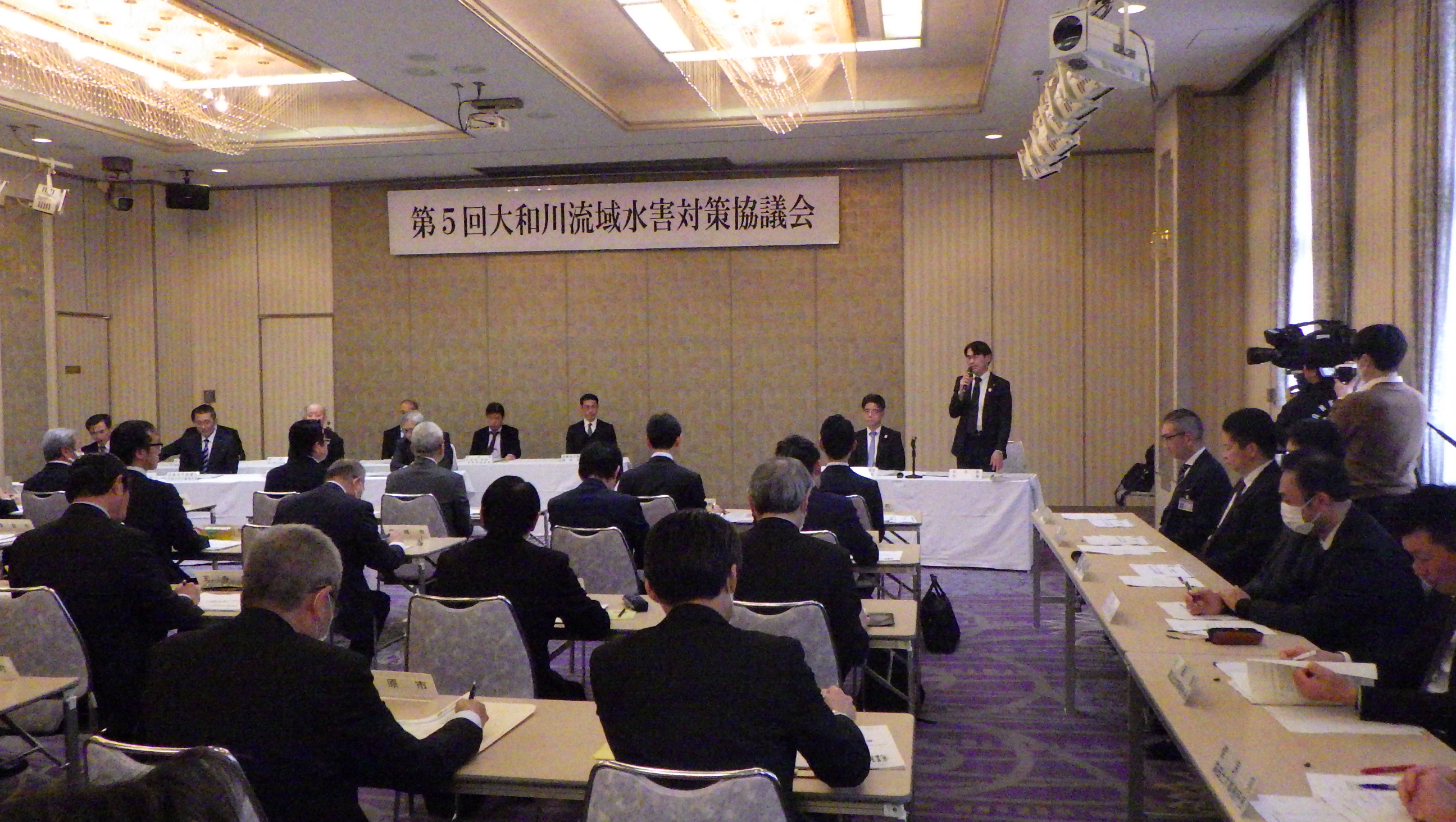 大和川流域水害対策協議会で発言する山下知事2
