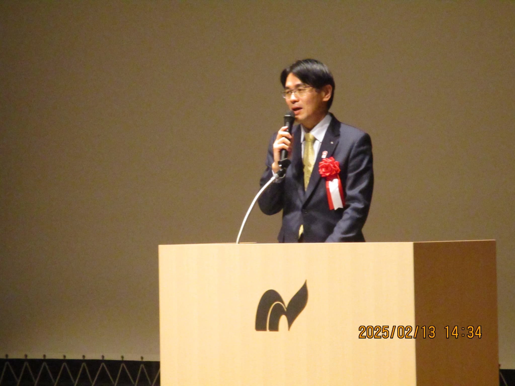 挨拶する知事