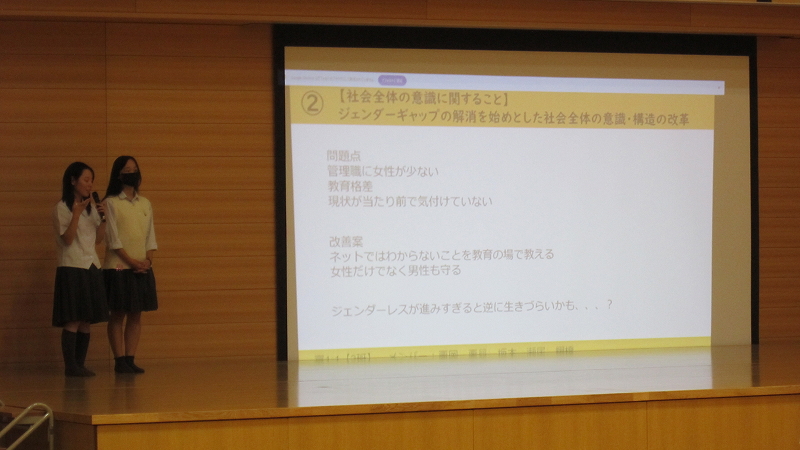 こども・若者が意見発表している様子