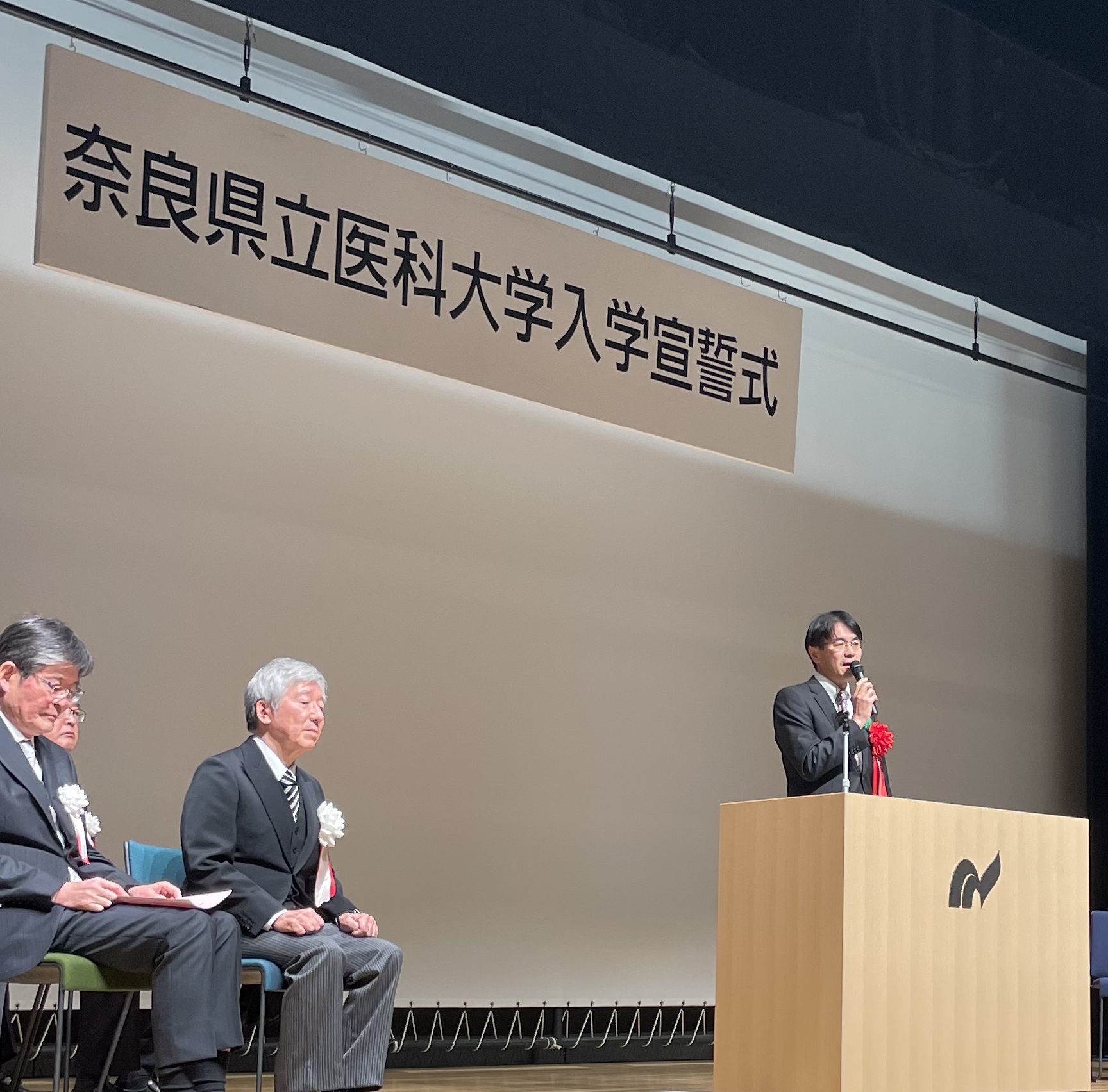 知事写真