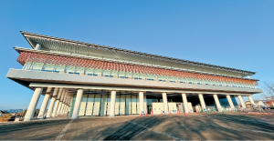 県立図書情報館