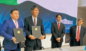 サマルカンド国立外国語大学と奈良県立大学の協定締結式