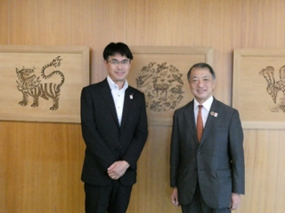 外務省特命全権大使表敬訪問写真1