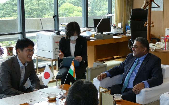 駐日インド大使・総領事表敬訪問写真1