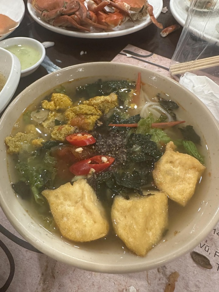 ブン・リウ（カニ味噌入りトマトスープの米麺）