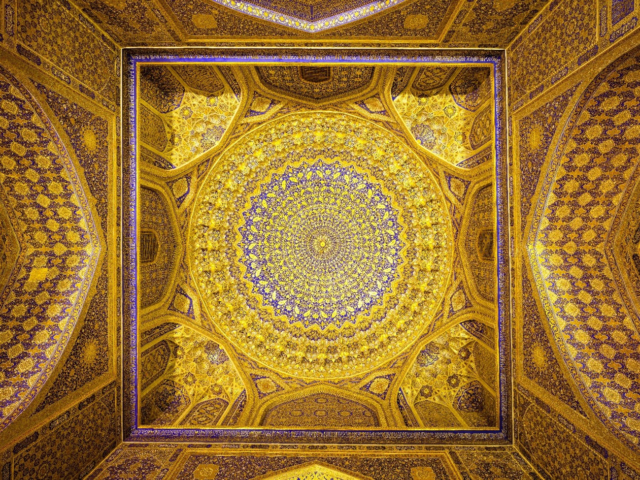 ティラカリ・マドラサ　モスク